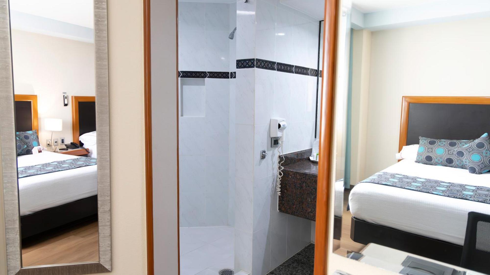 Abastos Plaza 4*